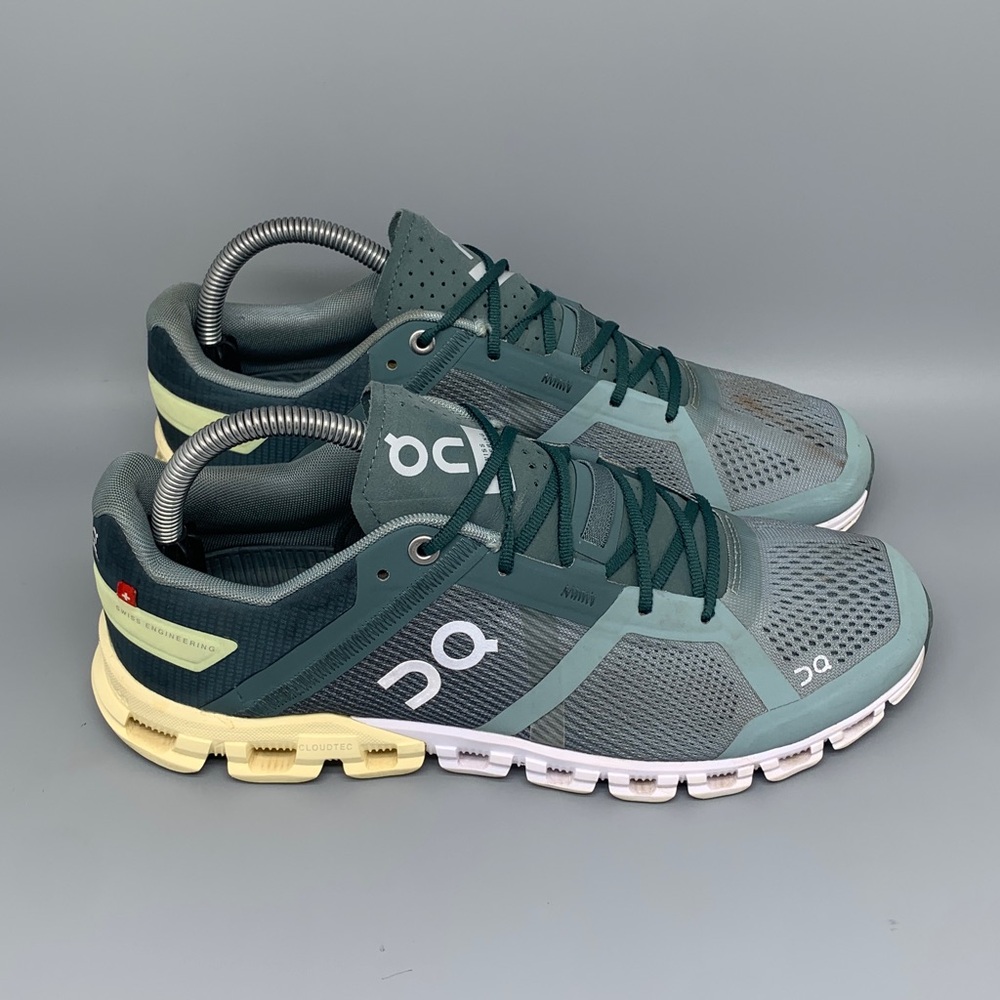 On Cloudflow Green Gray‎ Running Shoes Women’s Sz 9